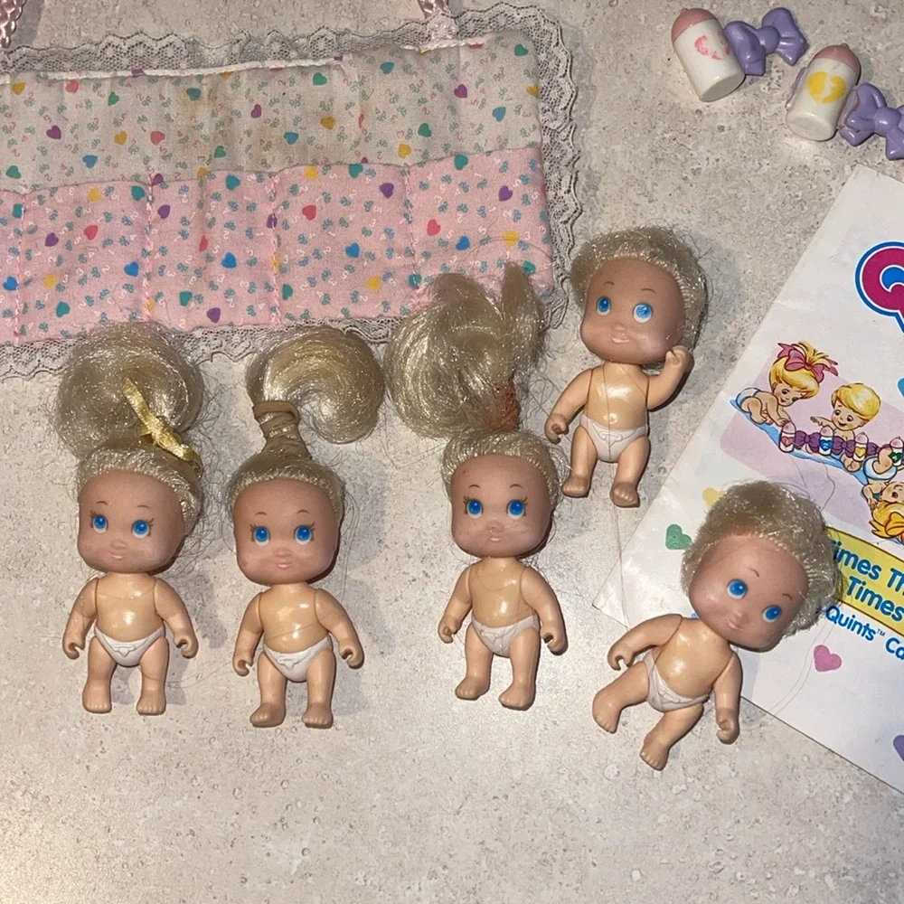 Quints Dolls With Bunting Pocket and Bottles, 1990's Tyco Baby Set - Picture 2 of 5